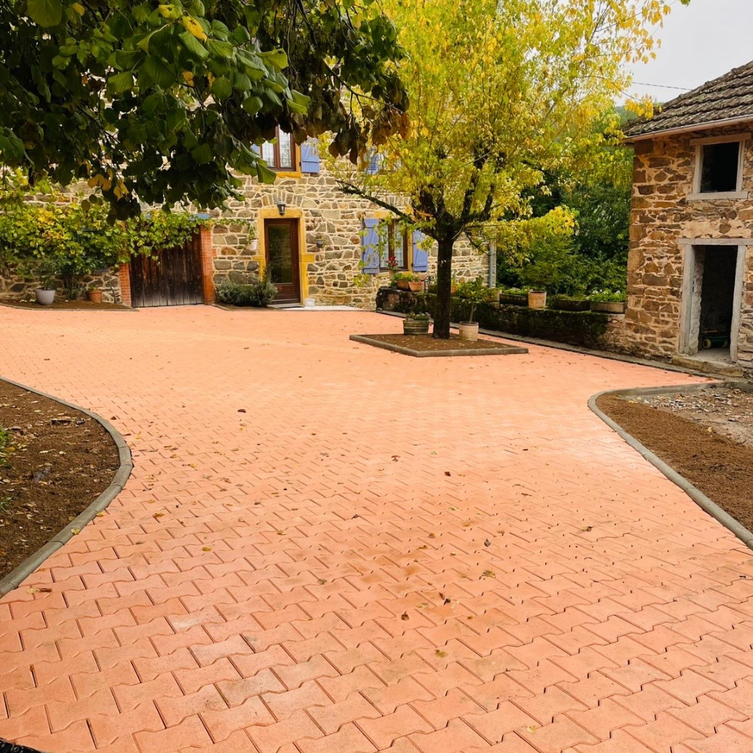 aménagement cour pavé - aménagement extérieurs roanne